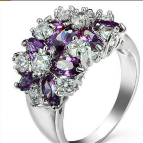 Jewelry - Gorgeous Ring